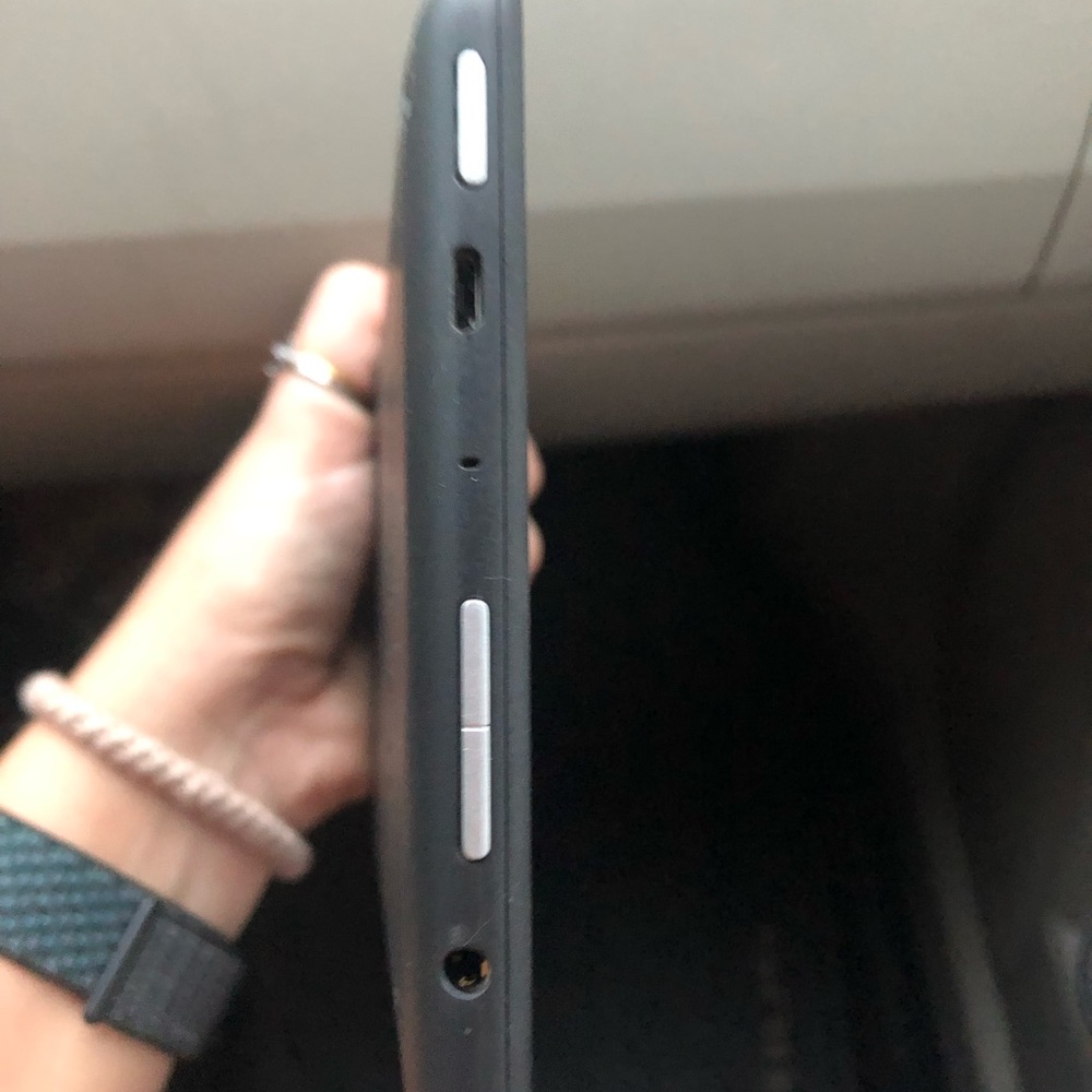 Amazon Fire and case - Picture 4 of 7
